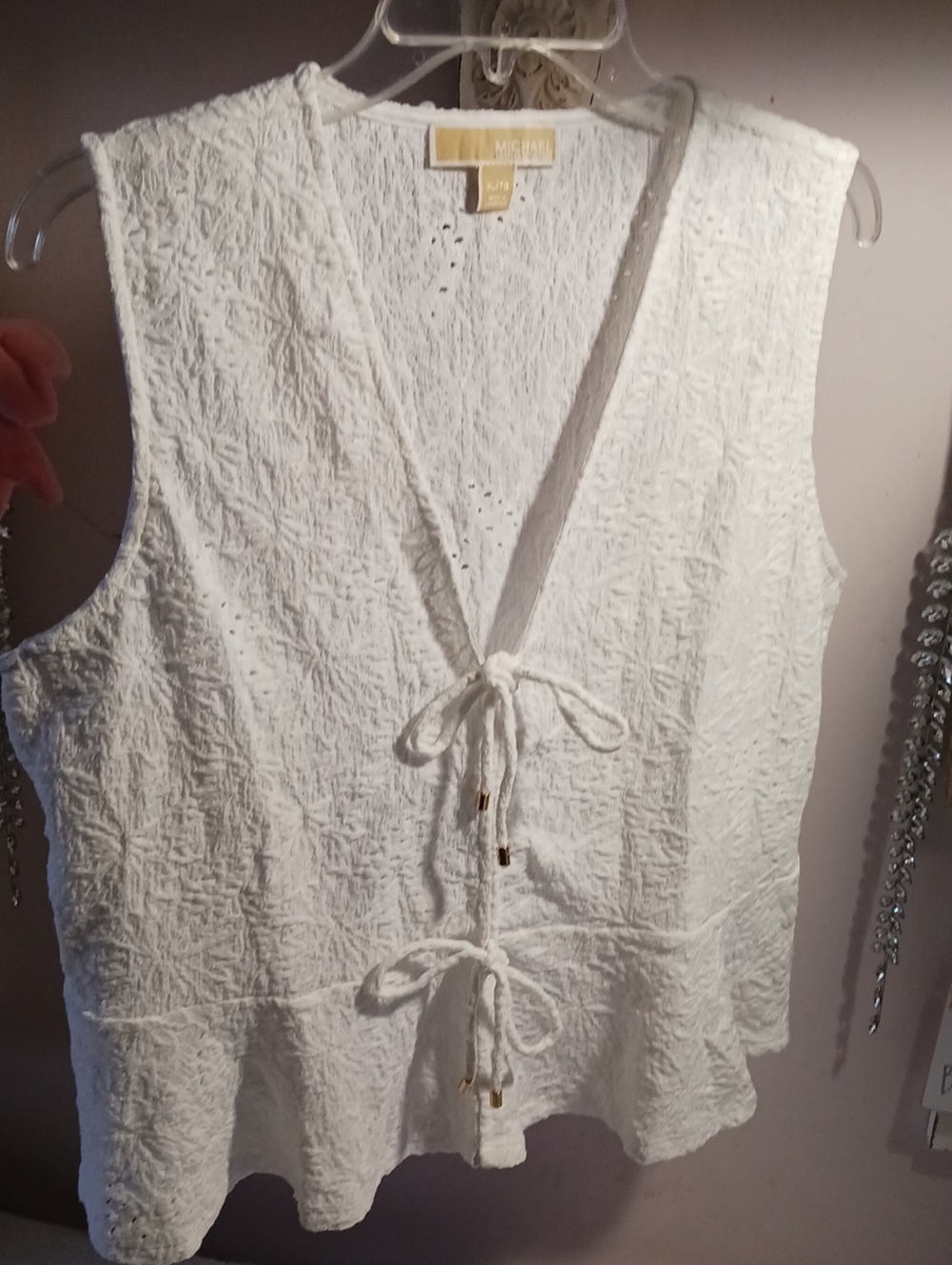 Gorgeous! MICHAEL Michael Kors ⚜️White FlowerTextured Tie-Front Camisole/Top